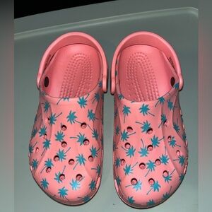 Woman’s palm tree crocs